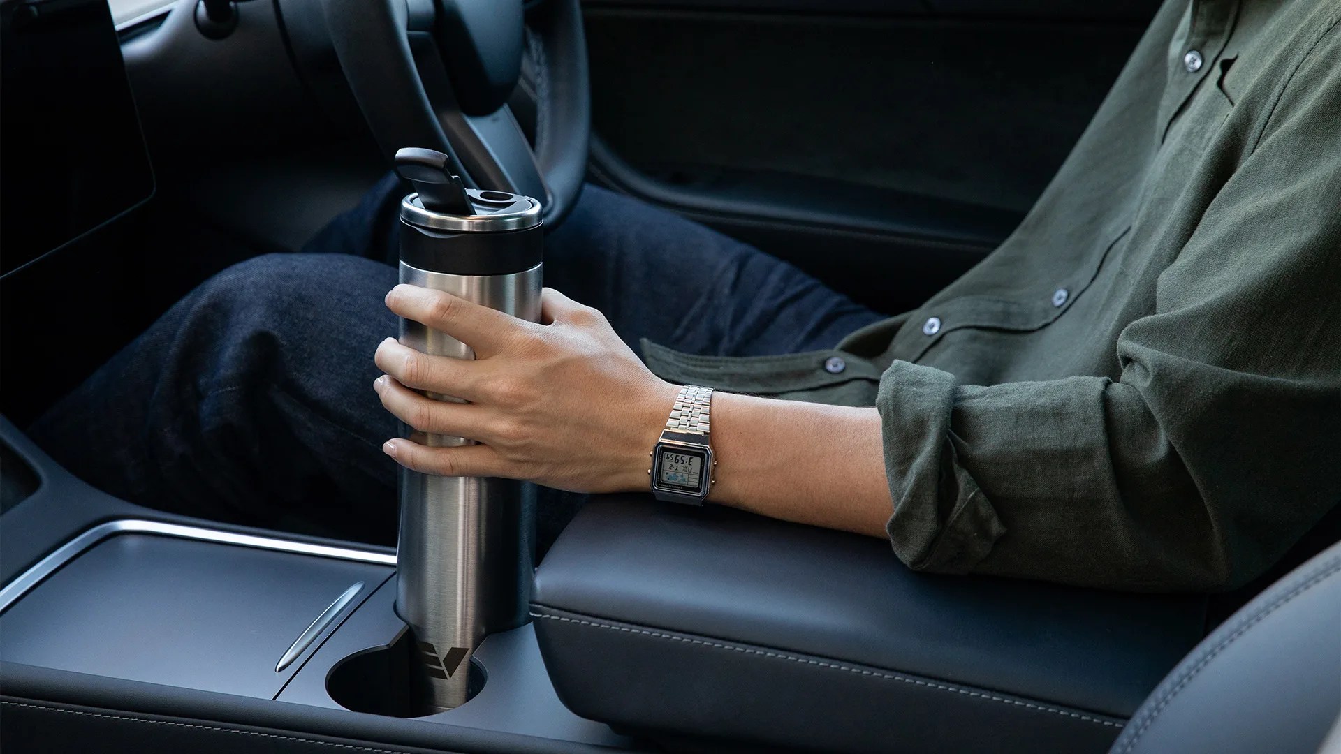 The Water Bottle That Finally Solves the Cup Holder Problem
