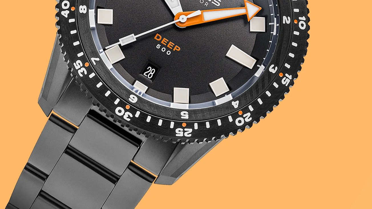 This Affordable 500m Automatic Dive Watch Borrows a Page from High-End EDC